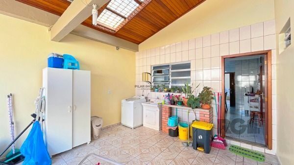 Casa 4 dormitórios no bairro Restinga