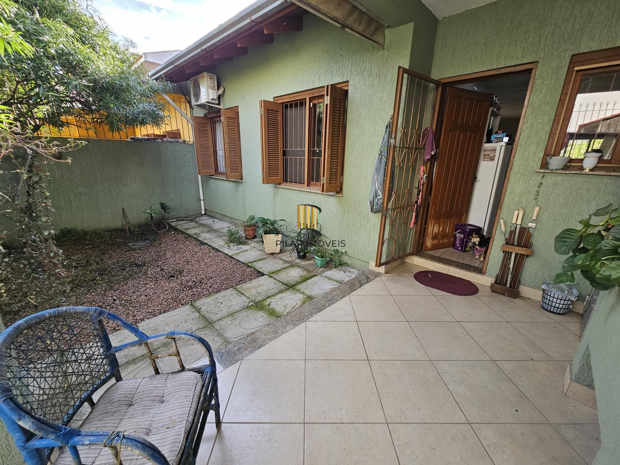 Casa 3 dormitórios no bairro Guarujá