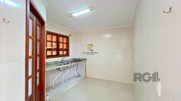 Casa para Venda - 144m², 2 dormitórios, 2 vagas - Lomba do Pinheiro