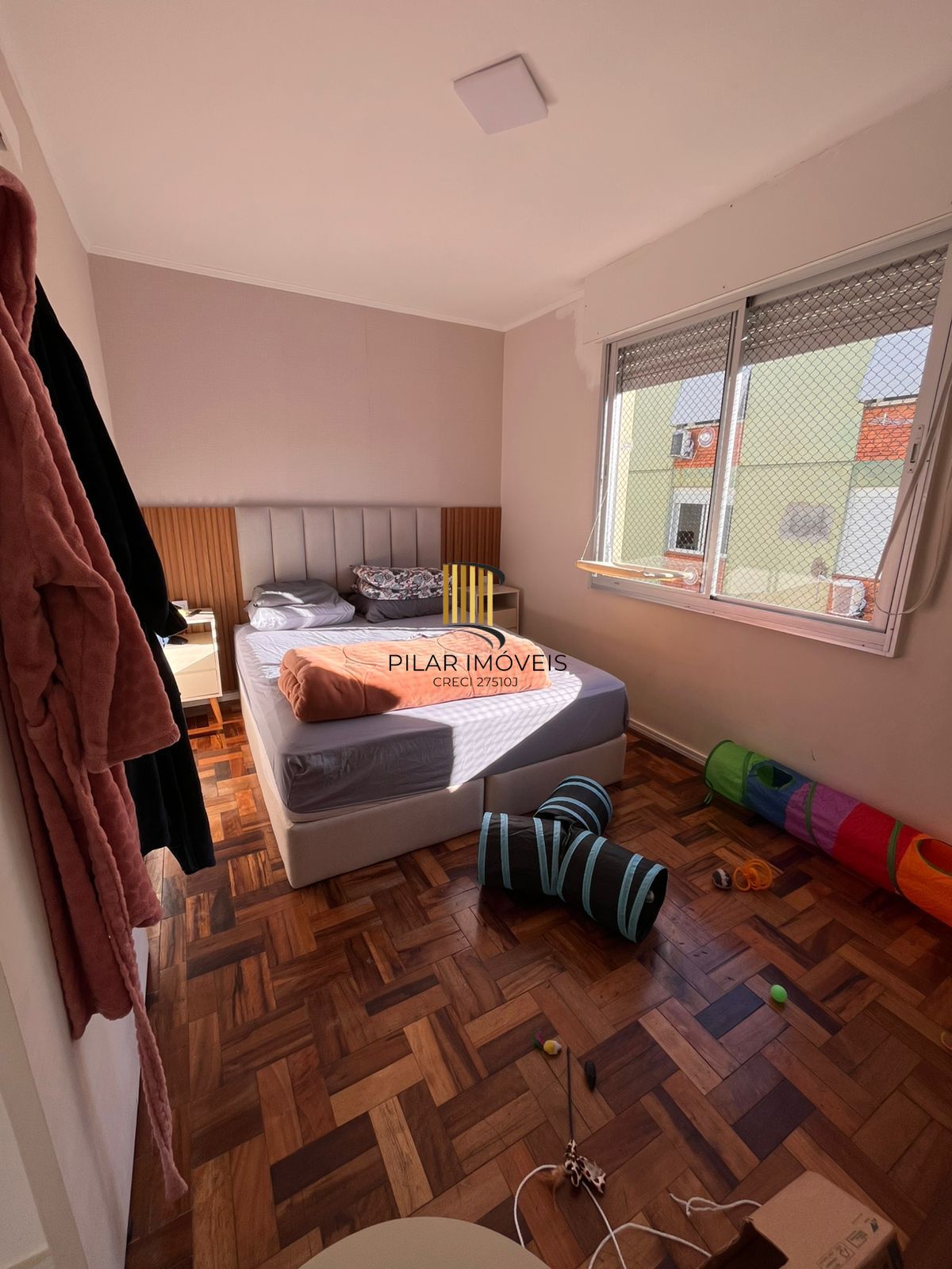 Apartamento semi mobiliado de 2 dormitórios no bairro Cristal