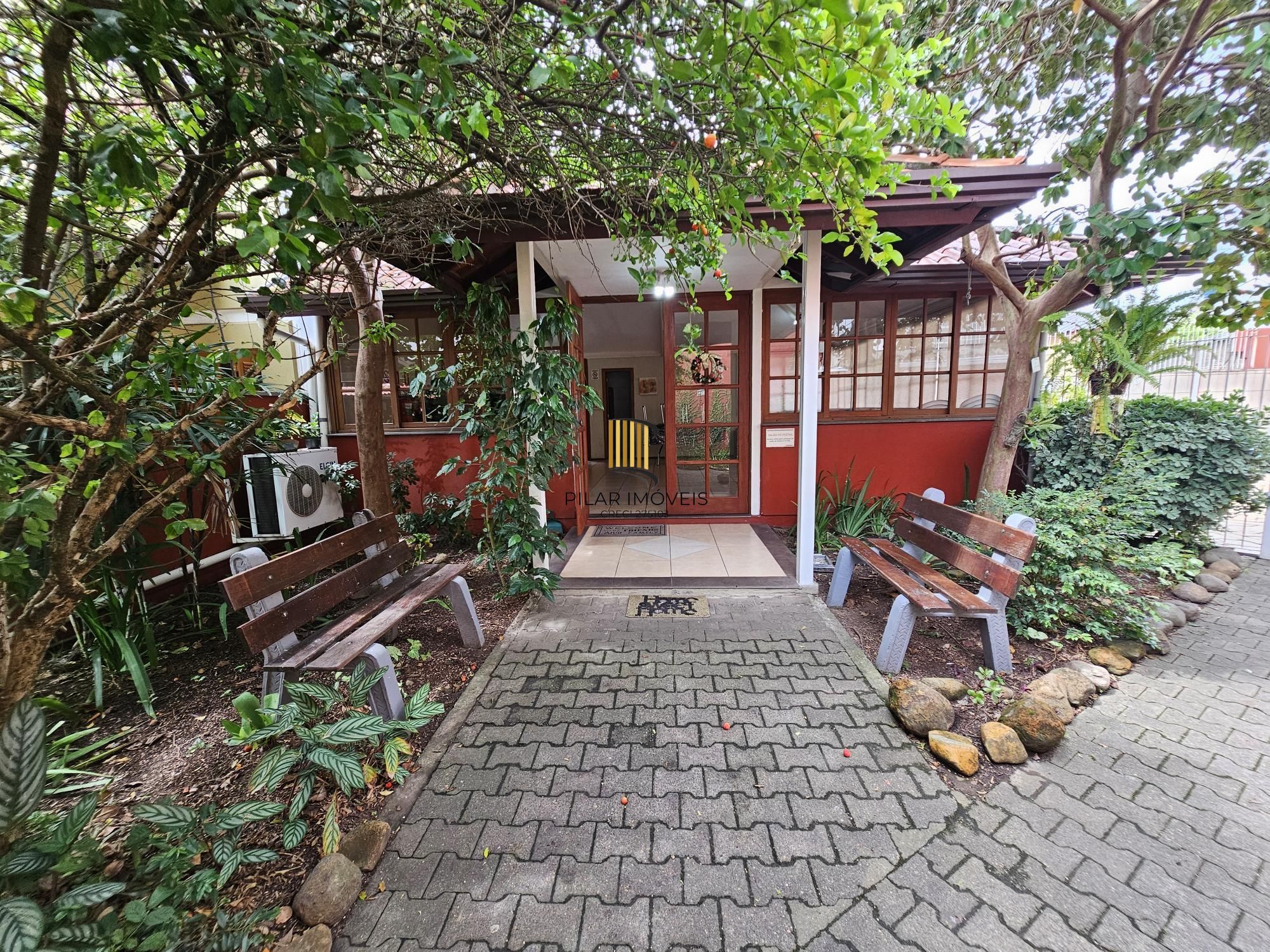 Casa 3 dormitórios em condomínio no bairro Camaquã, a 50 mts da Otto Niemayer.