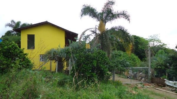 Sítio em Porto Alegre, no bairro Hípica, com 2 dormitório(s), e 2 banheiros, à venda.