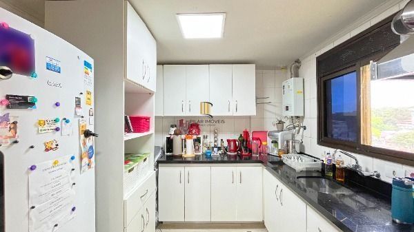 Apartamento em Porto Alegre, no bairro Medianeira, com 3 dormitório(s), e 3 banheiros, à venda.