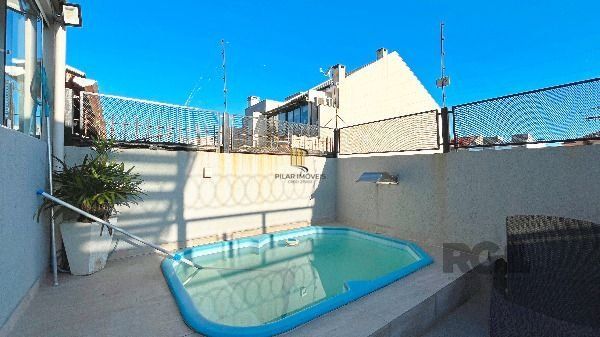 Casa em Porto Alegre, no bairro Hípica, com 3 dormitório(s), e 3 banheiros, à venda.