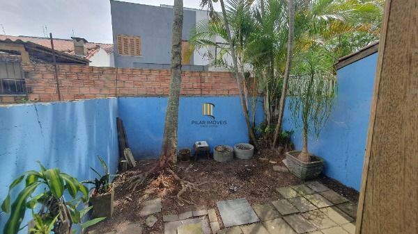 Casa em Porto Alegre, no bairro Hípica, com 2 dormitório(s), e 2 banheiros, à venda.