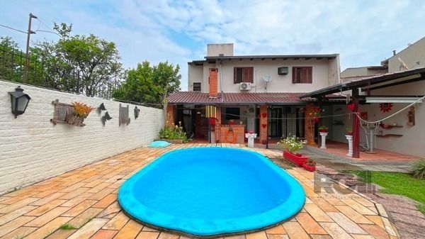 Casa para Venda - 235.64m², 3 dormitórios, sendo 1 suites, 3 vagas - Guarujá