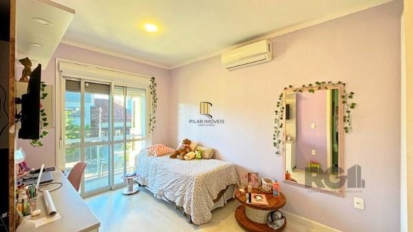 Casa em Porto Alegre, no bairro Hípica, com 3 dormitório(s), e 3 banheiros, à venda.