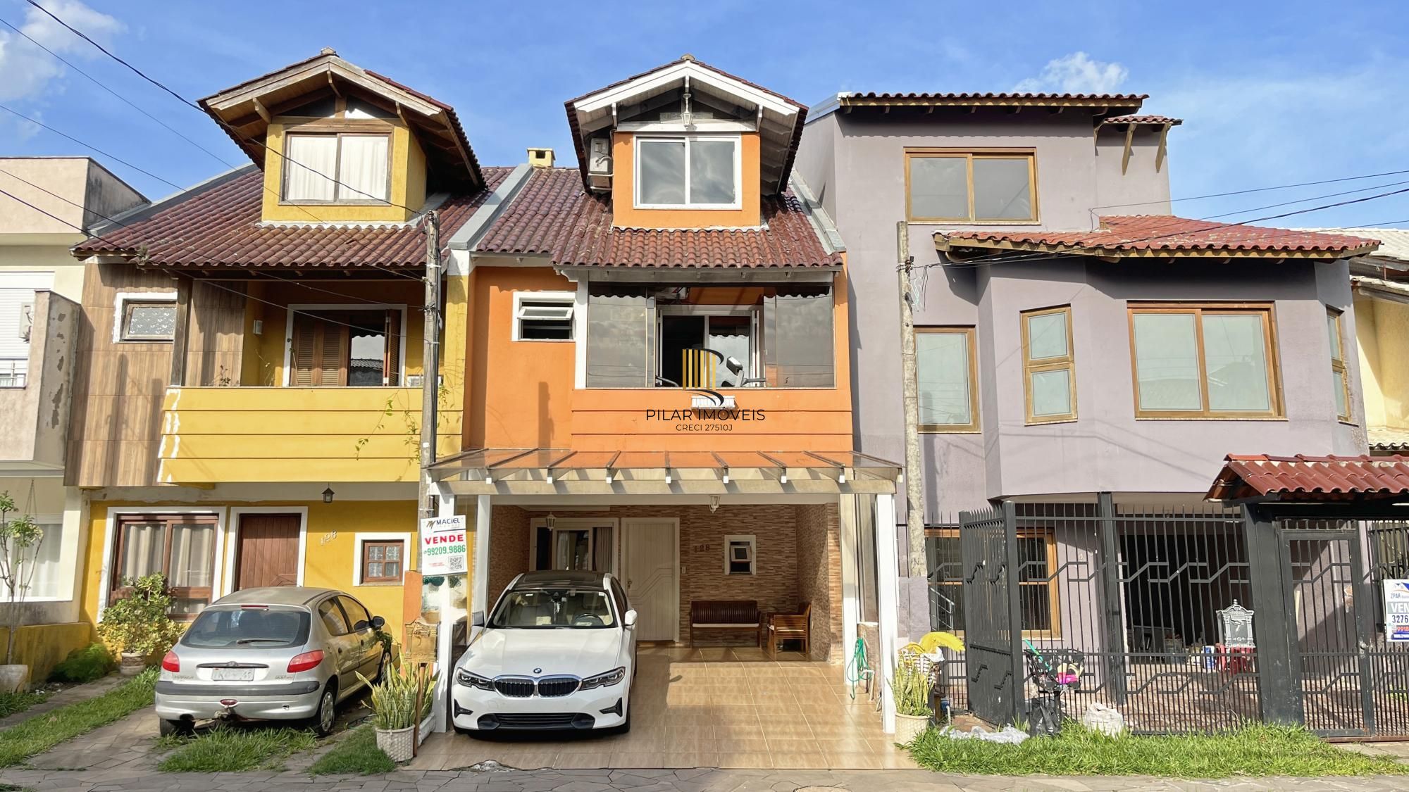 Casa em Porto Alegre, no bairro Hípica, com 3 dormitório(s), e 3 banheiros, à venda.