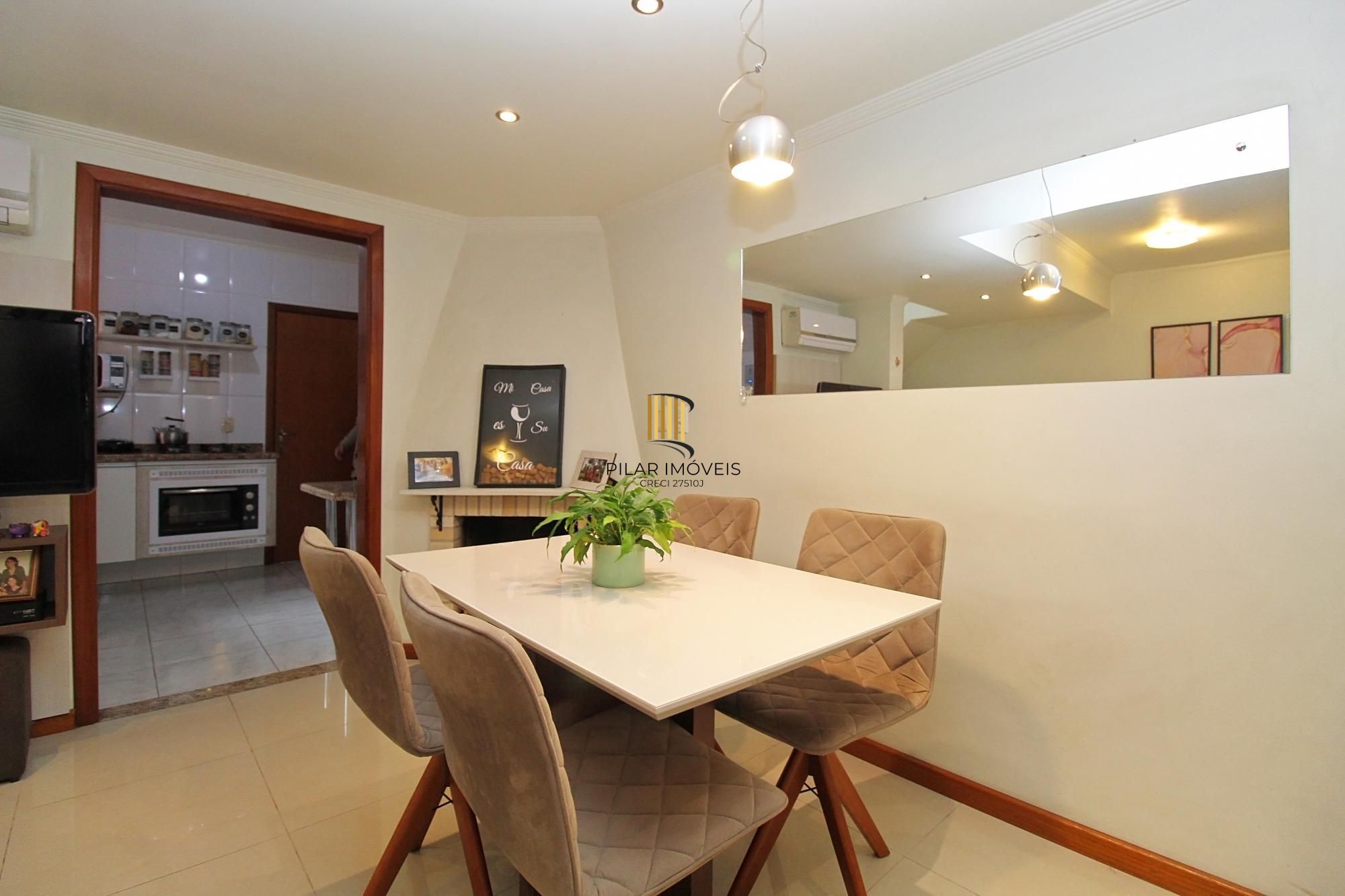 Casa em condomínio com 3 dormitórios, sendo 1 suíte com closet e sacada