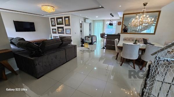 Casa em Porto Alegre, no bairro Hípica, com 3 dormitório(s), e 3 banheiros, à venda.