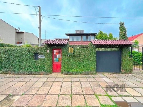 Casa para Venda - 235.64m², 3 dormitórios, sendo 1 suites, 3 vagas - Guarujá