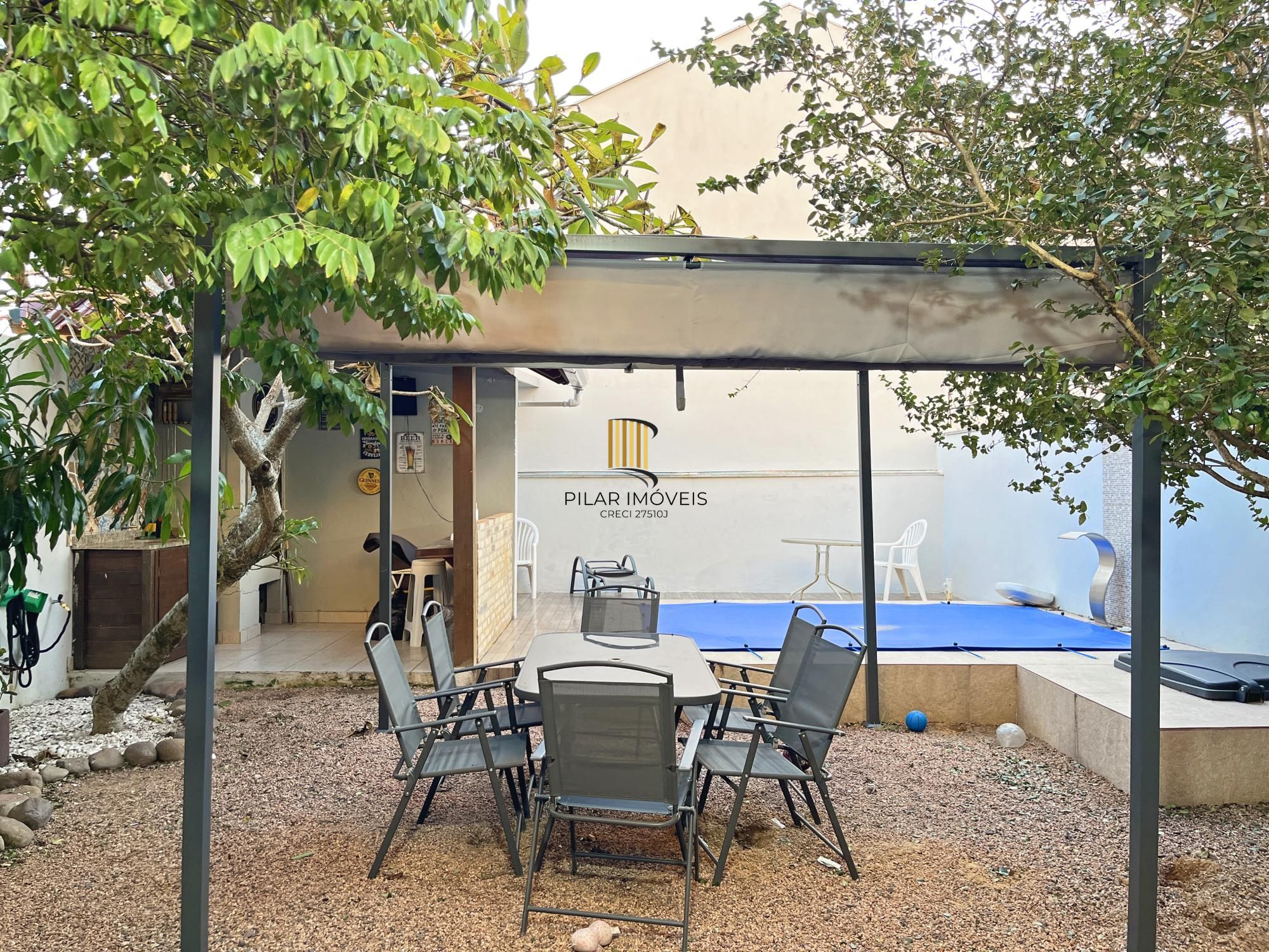 Casa para Venda - 270m², 3 dormitórios, sendo 1 suites, 2 vagas - Guarujá