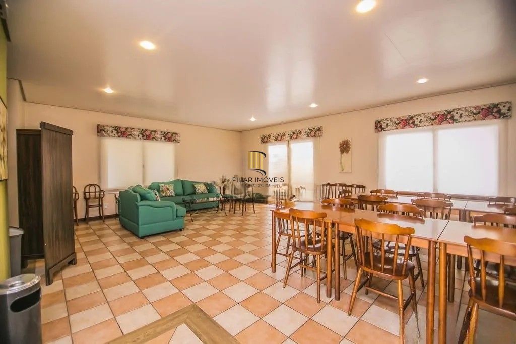 Belíssima cobertura duplex, com 262m2, 3 dormitórios e 2 vagas de garagem.