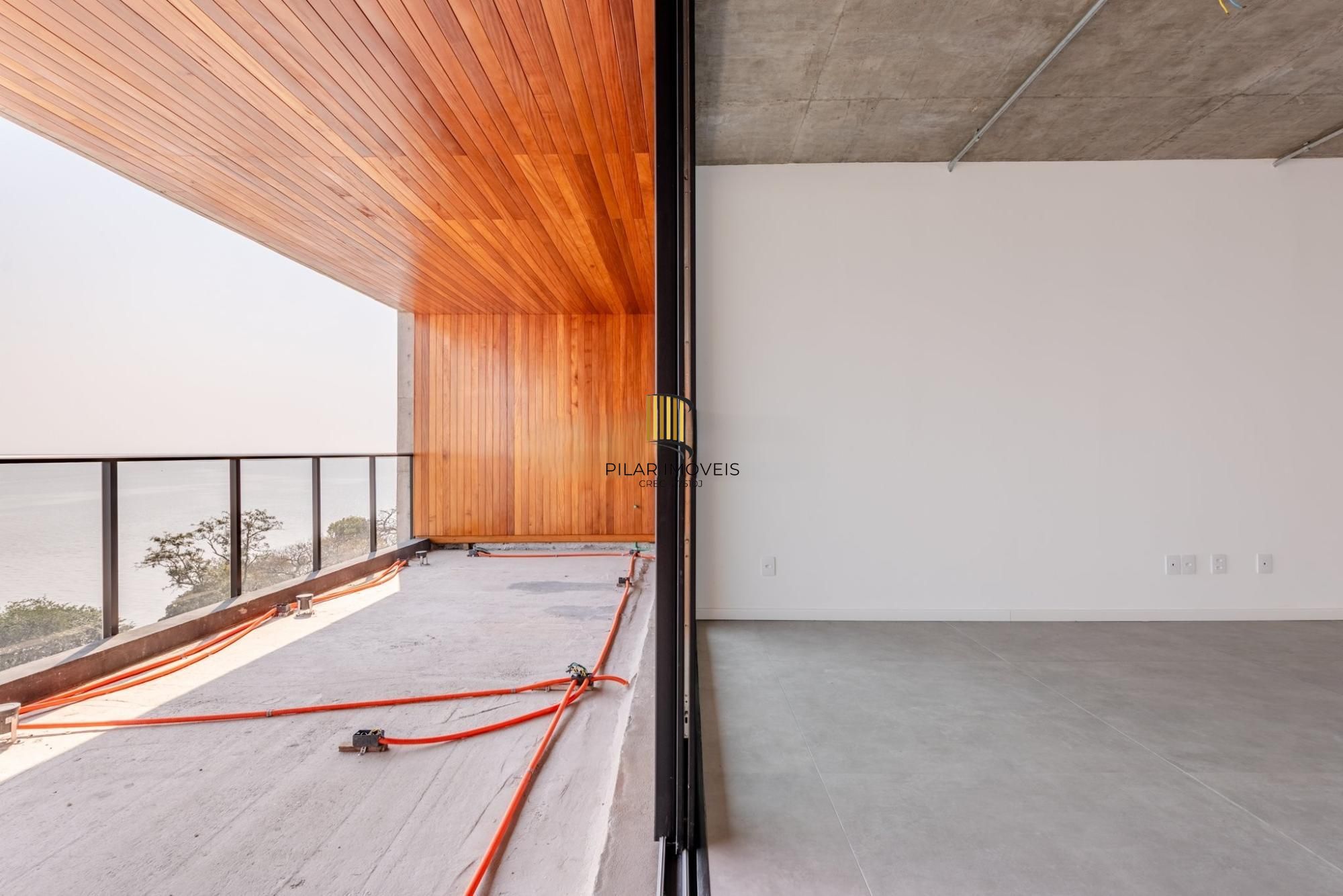 Belíssimo apartamento com projeto diferenciado e vista deslumbrante para o pôr do sol do Guaíba.