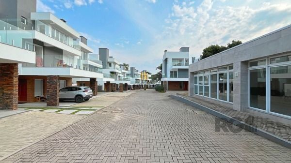 Casa Condominio para Venda - 364m², 3 dormitórios, sendo 3 suites, 2 vagas - Pedra Redonda