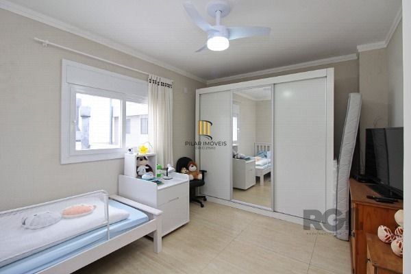 Casa em Porto Alegre, no bairro Hípica, com 3 dormitório(s), e 3 banheiros, à venda.