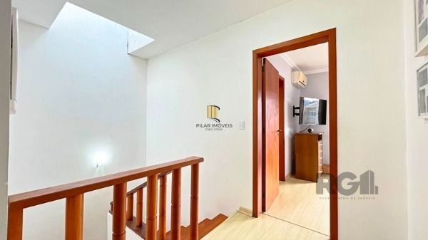 Casa em Porto Alegre, no bairro Hípica, com 3 dormitório(s), e 3 banheiros, à venda.