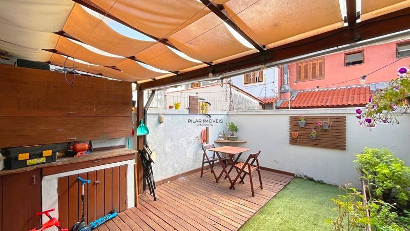 Casa 2 dormitórios no bairro Guarujá