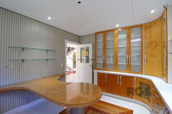 Casa no Jardim do Sol com 4D, sendo 2 suítes e 4 vagas de garagem