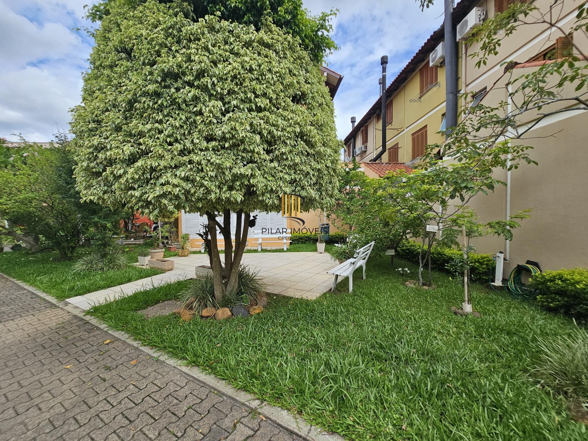 Casa 3 dormitórios em condomínio no bairro Camaquã, a 50 mts da Otto Niemayer.