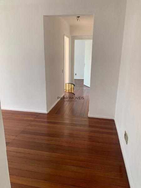 Apartamento em Porto Alegre, no bairro Tristeza, com 2 dormitório(s), e 2 banheiros, à venda.