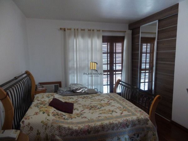 Casa para Venda - 287m², 4 dormitórios, sendo 1 suites, 4 vagas - Tristeza