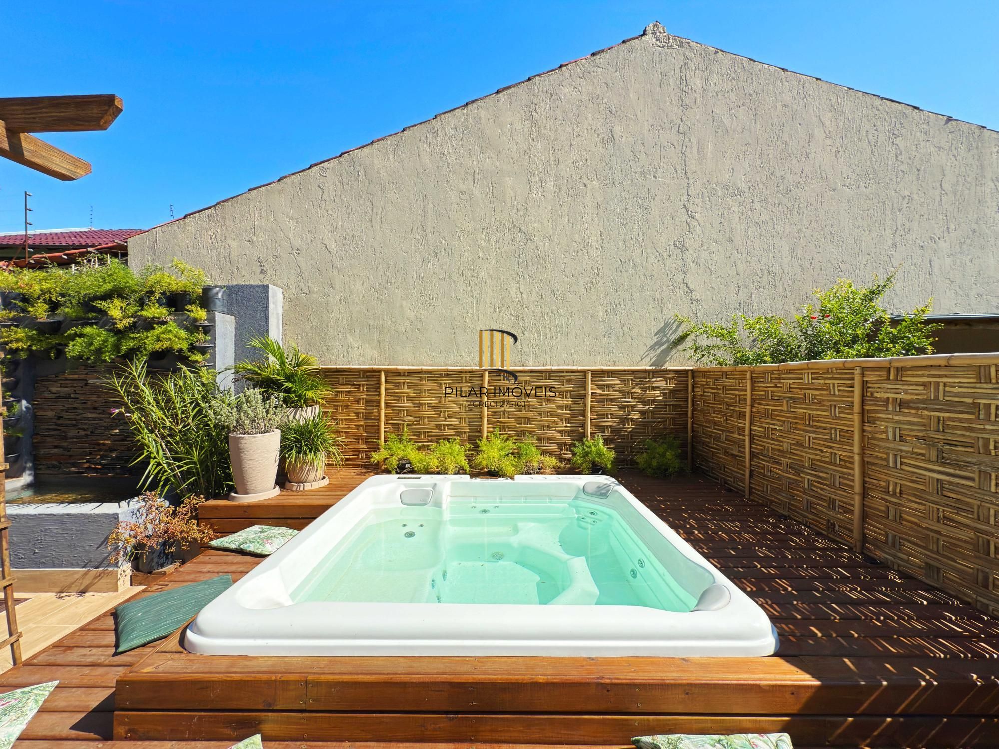 Em busca de uma casa espaçosa e cheia de comodidades no bairro Hípica