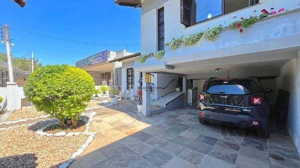 Casa 4 dormitórios no bairro Camaquã
