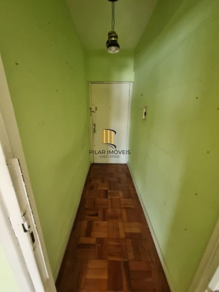 Apartamento em Porto Alegre, no bairro Centro Histórico, com 1 dormitório(s), e 1 banheiros, à venda.