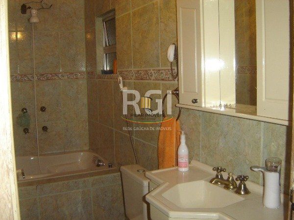 Casa para Venda - 150m², 4 dormitórios, sendo 2 suites, 6 vagas - Imperial Parque