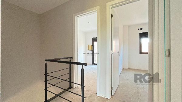 Casa em Porto Alegre, no bairro Hípica, com 3 dormitório(s), e 3 banheiros, à venda.
