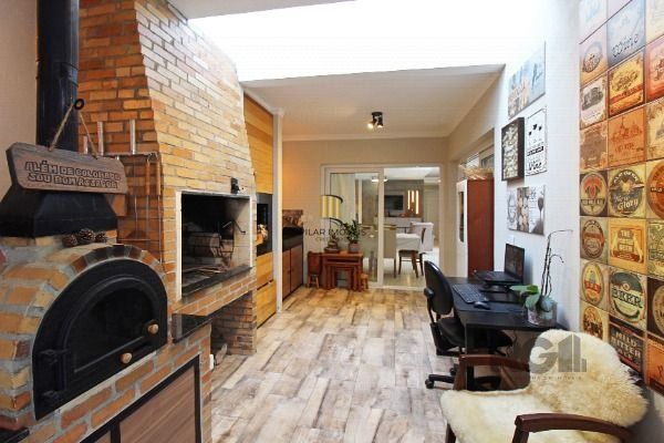 Casa em Porto Alegre, no bairro Hípica, com 3 dormitório(s), e 3 banheiros, à venda.