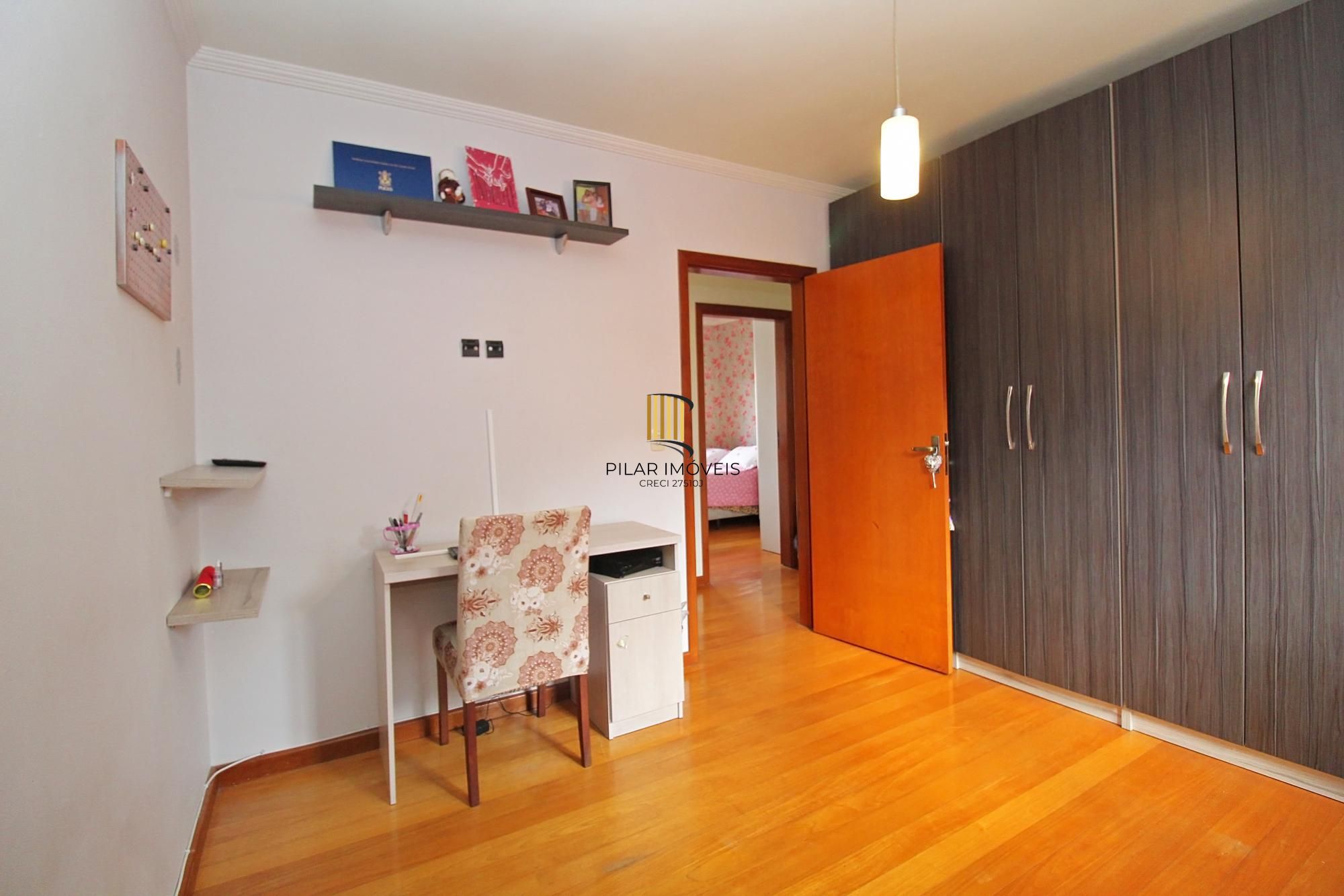 Casa em condomínio com 3 dormitórios, sendo 1 suíte com closet e sacada