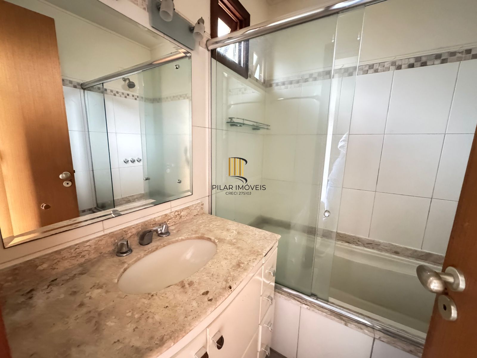 Casa em Condomínio no Jardim Isabel com 270m², 3 dormitórios, 4 vagas