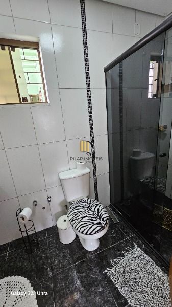 Casa em Porto Alegre, no bairro Vila Nova, com 3 dormitório(s), e 3 banheiros, à venda.