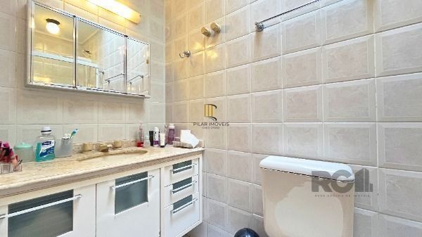 Casa Condominio em Porto Alegre, no bairro Espírito Santo, com 3 dormitório(s), e 3 banheiros, à venda.