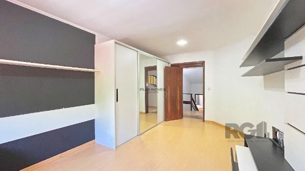 Casa 4 dormitórios no bairro Camaquã