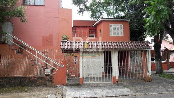 Casa para Venda - 190m², 3 dormitórios, sendo 1 suites, 2 vagas - Cavalhada