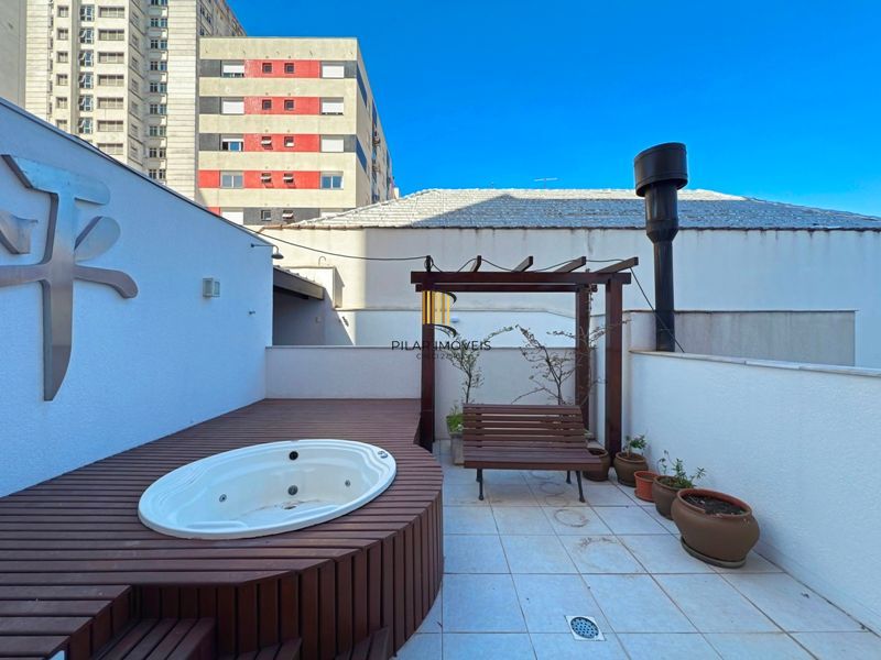 Apartamento com 2 dormitórios, 2 vagas, 65m2 coração do Menino Deus.
