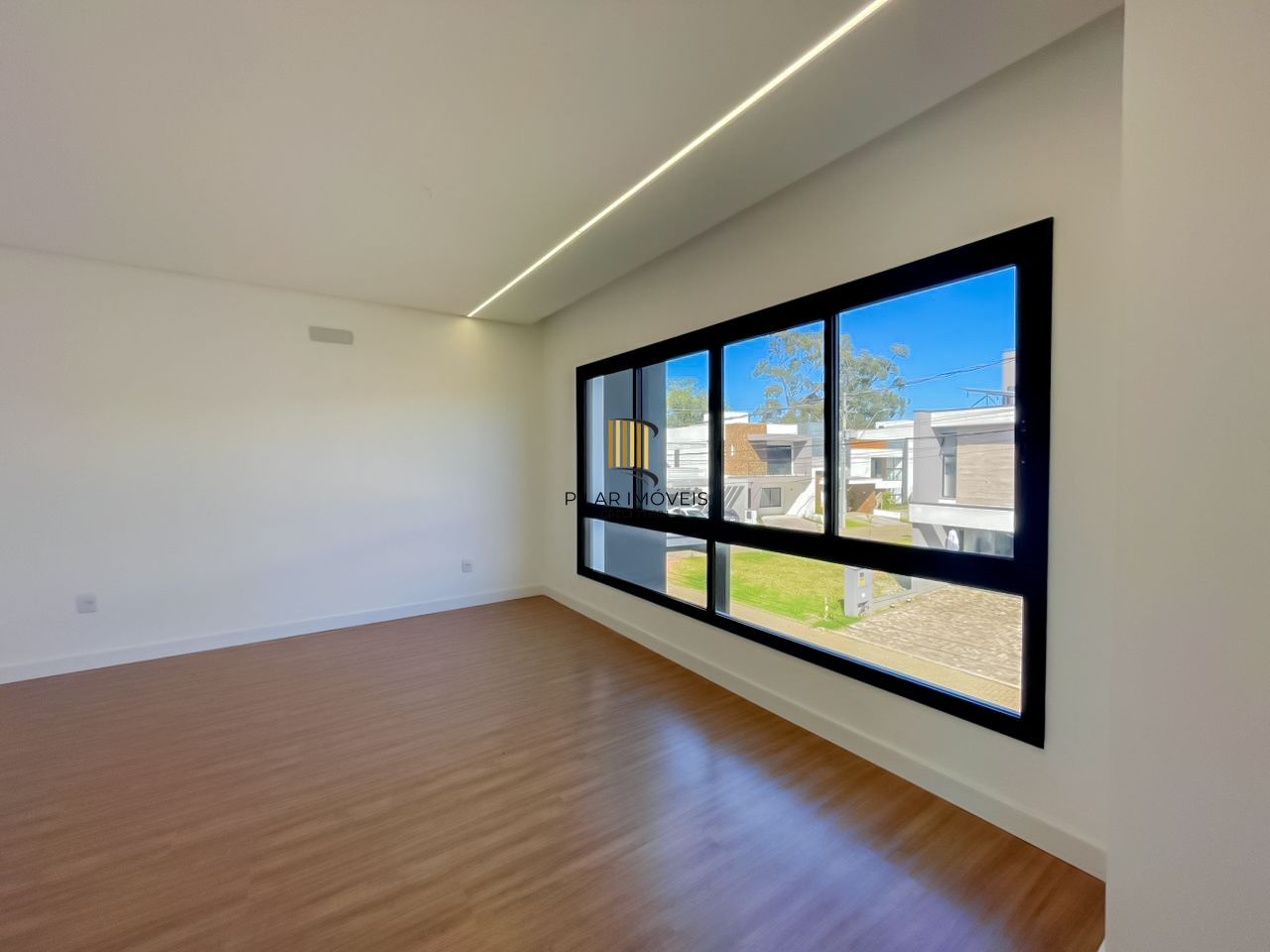 Casa Condominio em Porto Alegre, no bairro Ipanema, com 3 dormitório(s), e 3 banheiros, à venda.