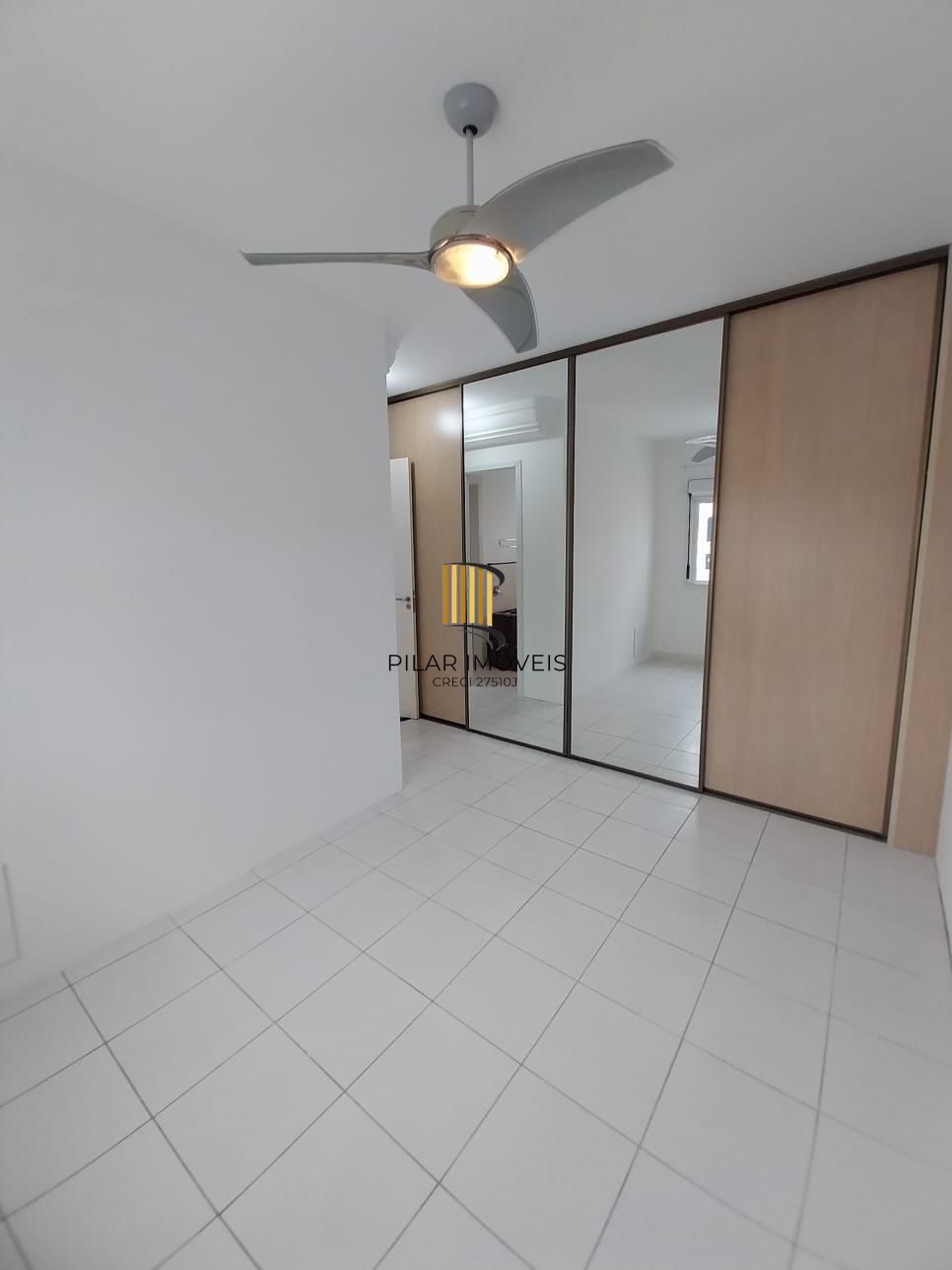 Apartamento com 2 dormitórios, 2 vagas, 65m2 coração do Menino Deus.