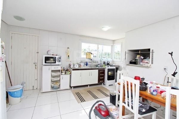 Casa em Porto Alegre, no bairro Aberta dos Morros, com 3 dormitório(s), e 3 banheiros, à venda.