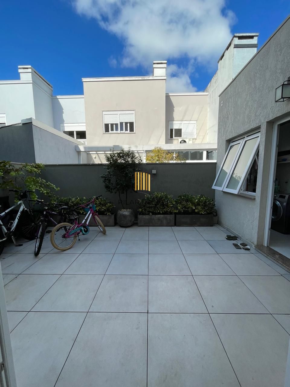 Excelente sobrado em condomínio 3 dormitórios sendo 3 suítes no complexo Lagos de Nova Ipanema