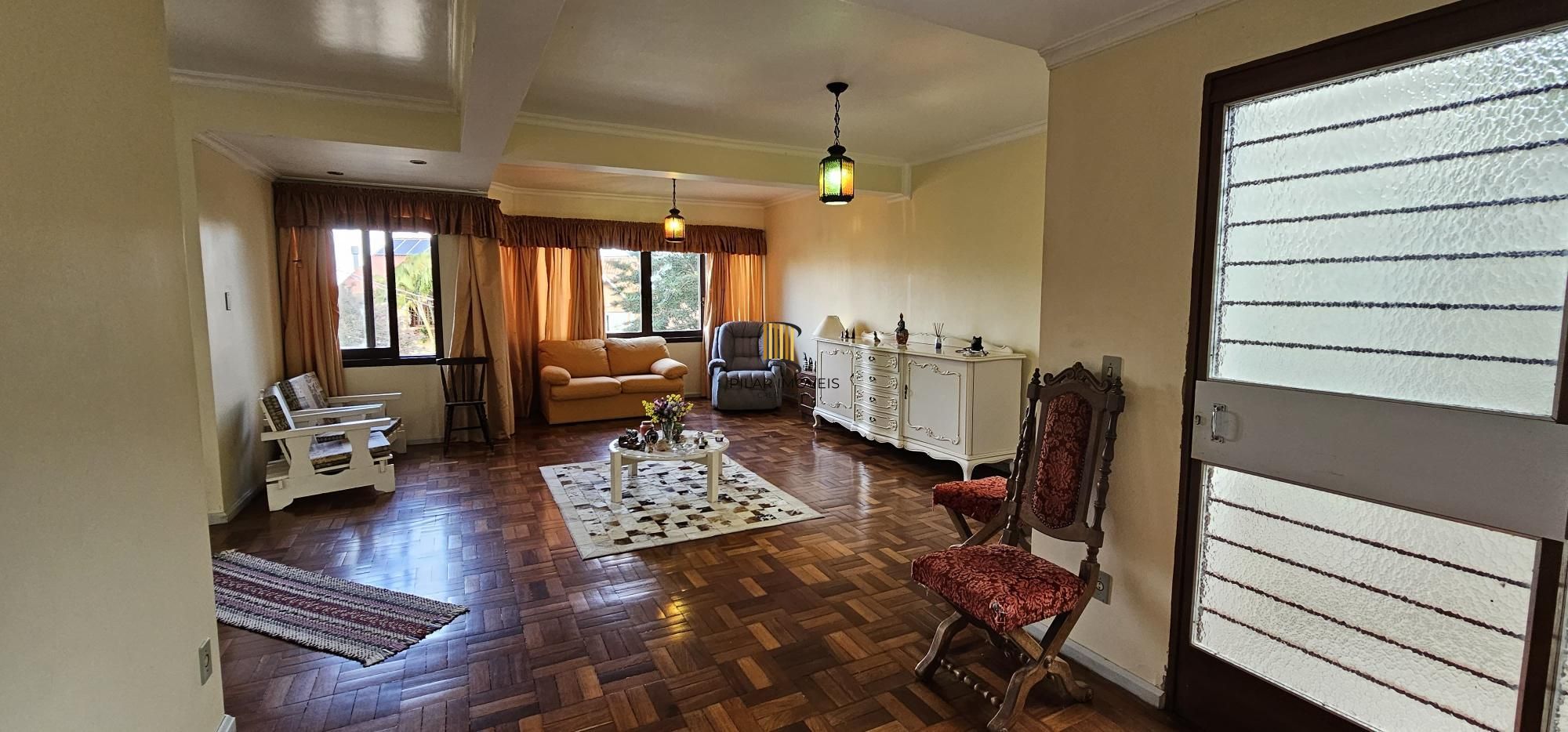 Linda casa a venda no Bairro Jardim Isabel com 4 dormitórios