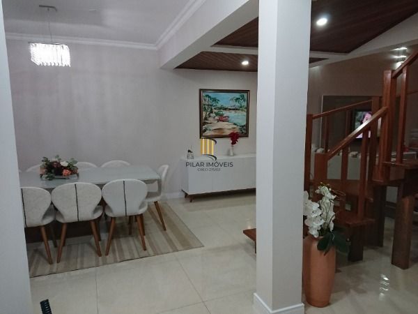 Casa em Porto Alegre, no bairro Espirito Santo, com 4 dormitório(s), e 4 banheiros, à venda.