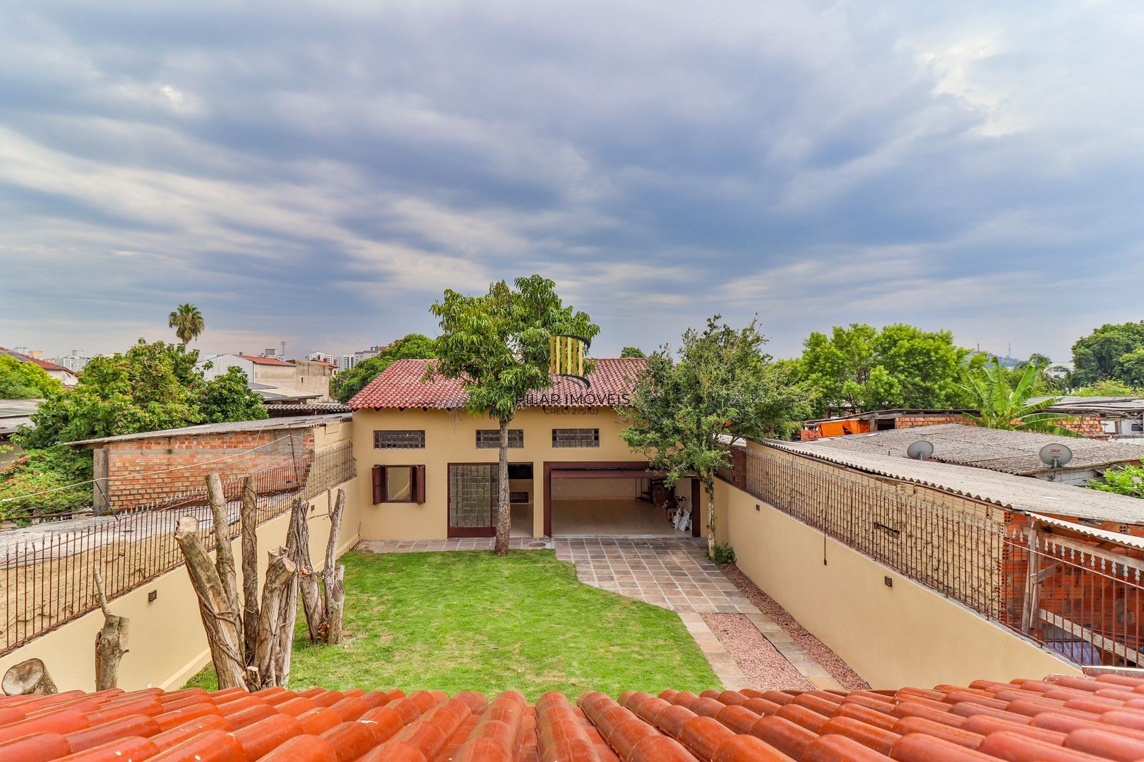 Excelente residência com 4 dormitórios