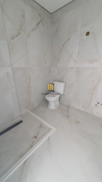 Casa Condominio em Porto Alegre, no bairro Ipanema, com 3 dormitório(s), e 3 banheiros, à venda.