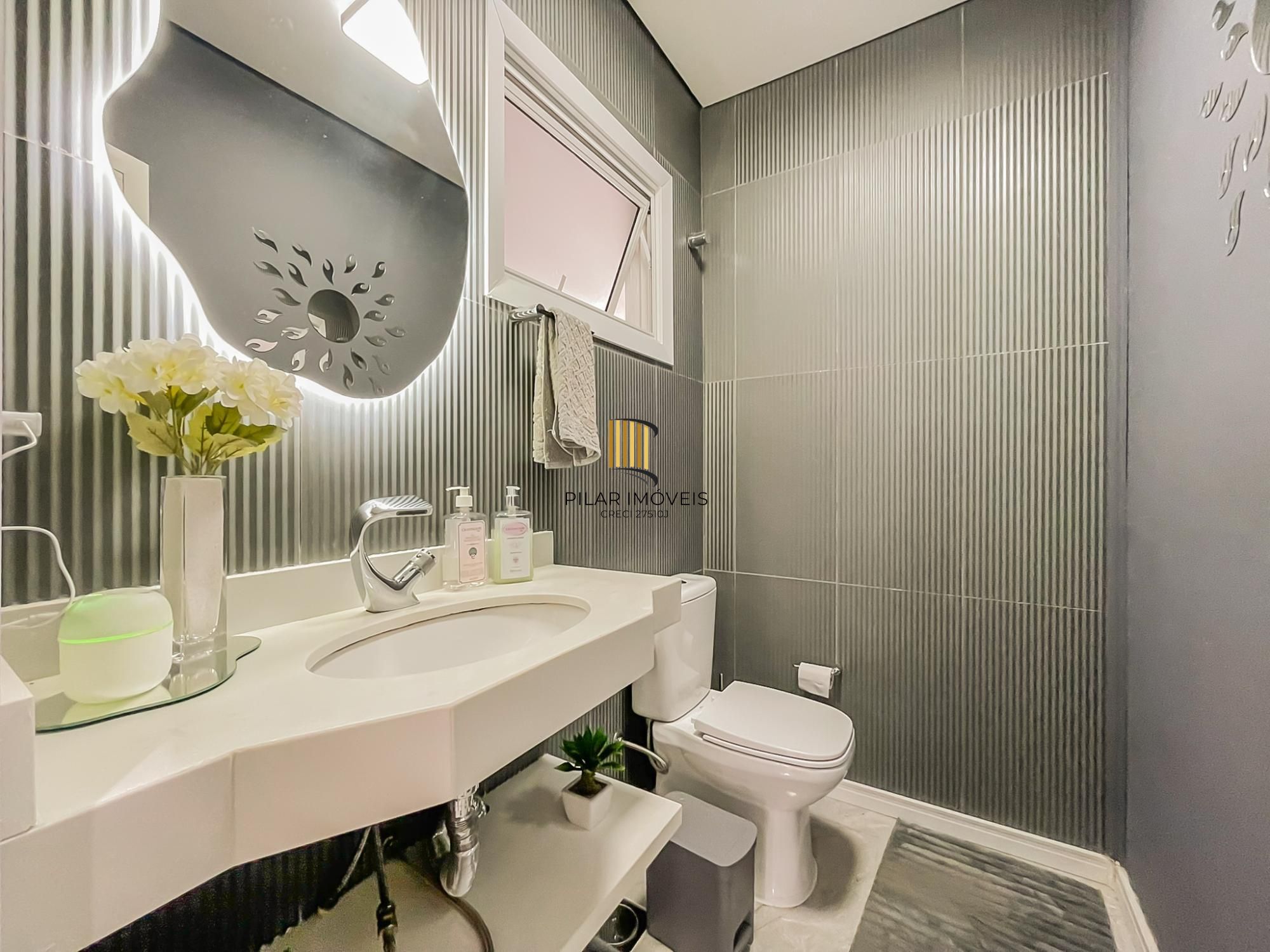 Casa 3 dormitórios no bairro Hípica