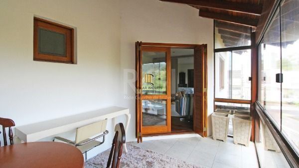 Casa em Porto Alegre, no bairro Hípica, com 3 dormitório(s), e 3 banheiros, à venda.