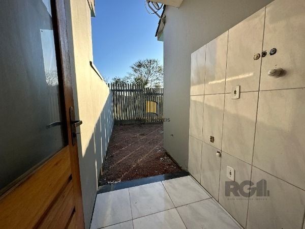 Casa Condominio em Porto Alegre, no bairro Ponta Grossa, com 2 dormitório(s), e 2 banheiros, à venda.